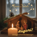 Immagine di auguri di Buon Natale con presepe, candela accesa e luce calda